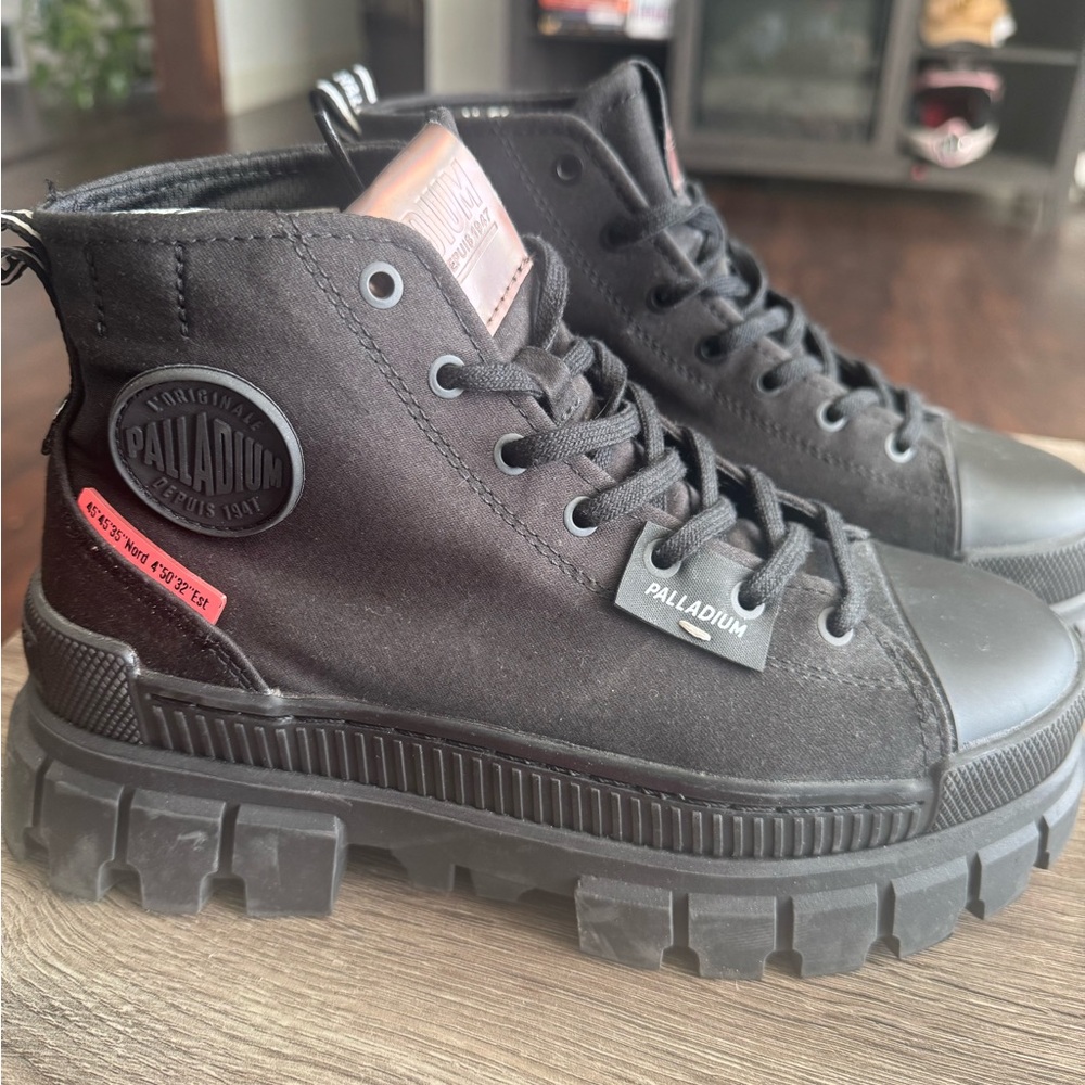 Palladium Revolt Hi Platform Boots 7